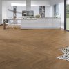 laminatova podlaha kronooriginal herringbone 8 dub inca carpenter v obyvacke s kuchynou 22790