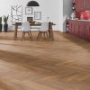 laminatova podlaha kronooriginal herringbone 8 dub harlech v kuchyni 22838