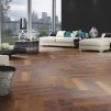 laminatova podlaha kronooriginal herringbone 8 dub laguna v modernej obyvacke 22857