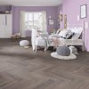 laminatova podlaha kronooriginal herringbone 8 dub rutherford v priestrannej spalni 22886
