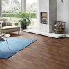 laminatova podlaha kronooriginal atlantic 10 hickory red river v obyvacke s krbom 17214