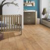 laminatova podlaha kronooriginal atlantic 10 orech tawny v destkej izbe s postielkou 17374