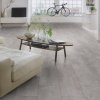 laminatova podlaha kronooriginal atlantic 8 pearl grey oxide v obyvacke s bicyklom 17451