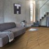 kompozitna podlaha parador modular one hydron dub 1744836 v obyvacke