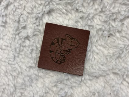 Štítek z broušené EKOKŮŽE - Chameleon 4x4 cm