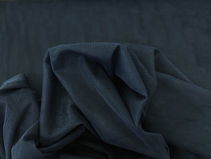 Tmavě modrý tyl