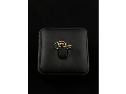 Jednoduchý zlatý prsten s černou perlou