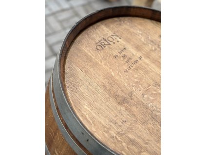 Renovovaný dubový sud z francouzského vinařství