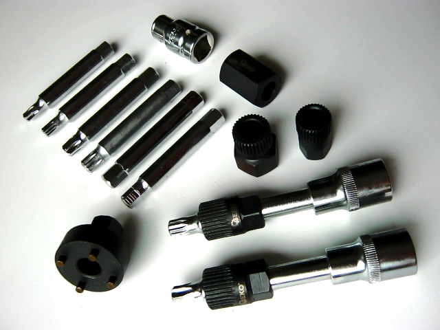 Sada na demontáž řemenic alternátorů, 13 kusů - QUATROS QS20352