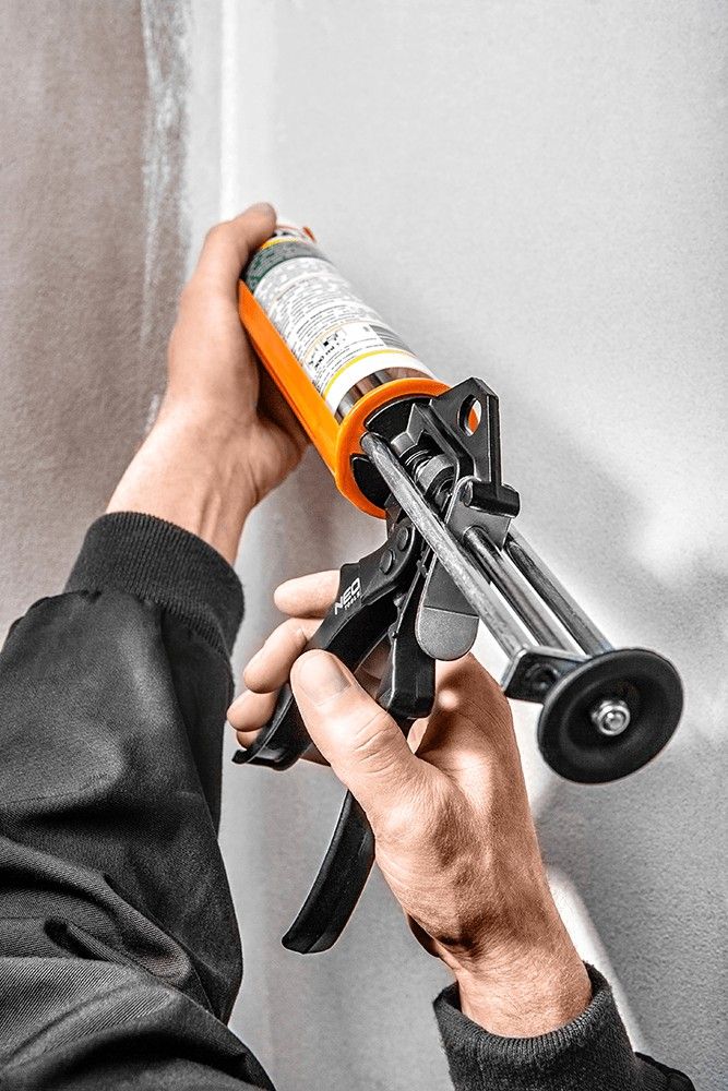 Lis vytlačovací na tmel,240mm profi NEO tools