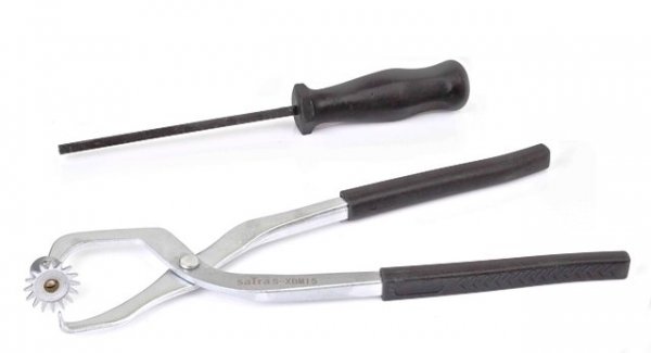 Sada pro servis brzd - klíče, kleště, kartáče, hlavice a šroubovák, 15 dílů - SATRA