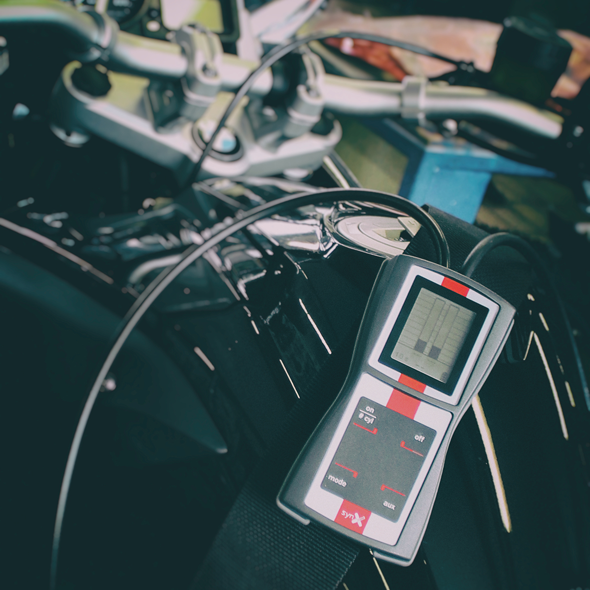 synX Classic Tester synchronizace karburátorů a vstřikování motorek - synchrontester