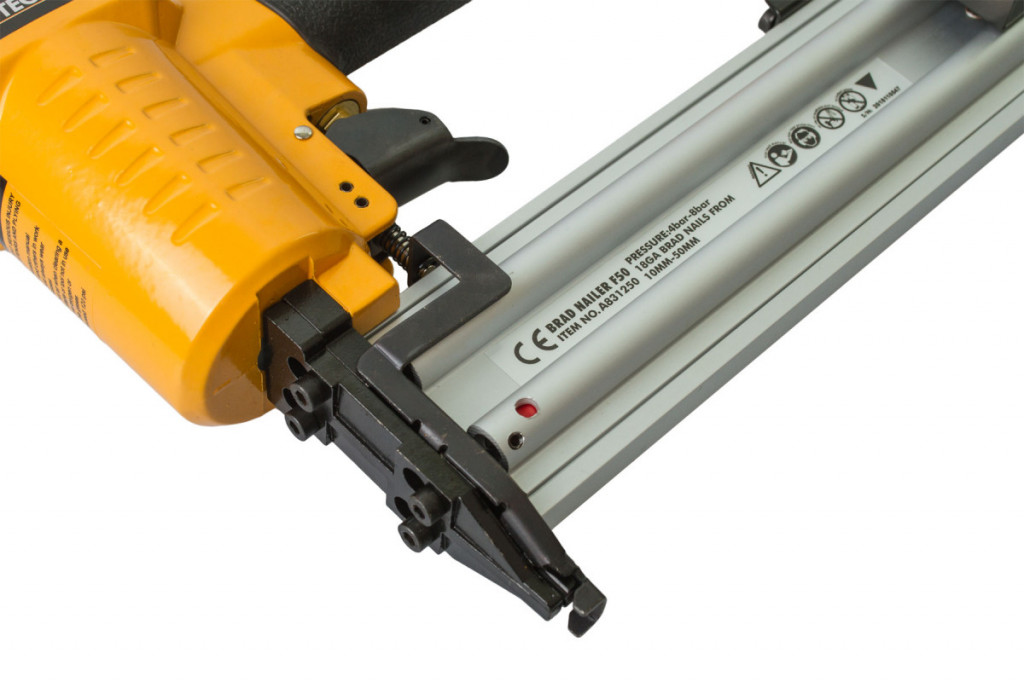 Pneumatická hřebíkovačka 10-50 mm, sada v kufříku - HOTECHE