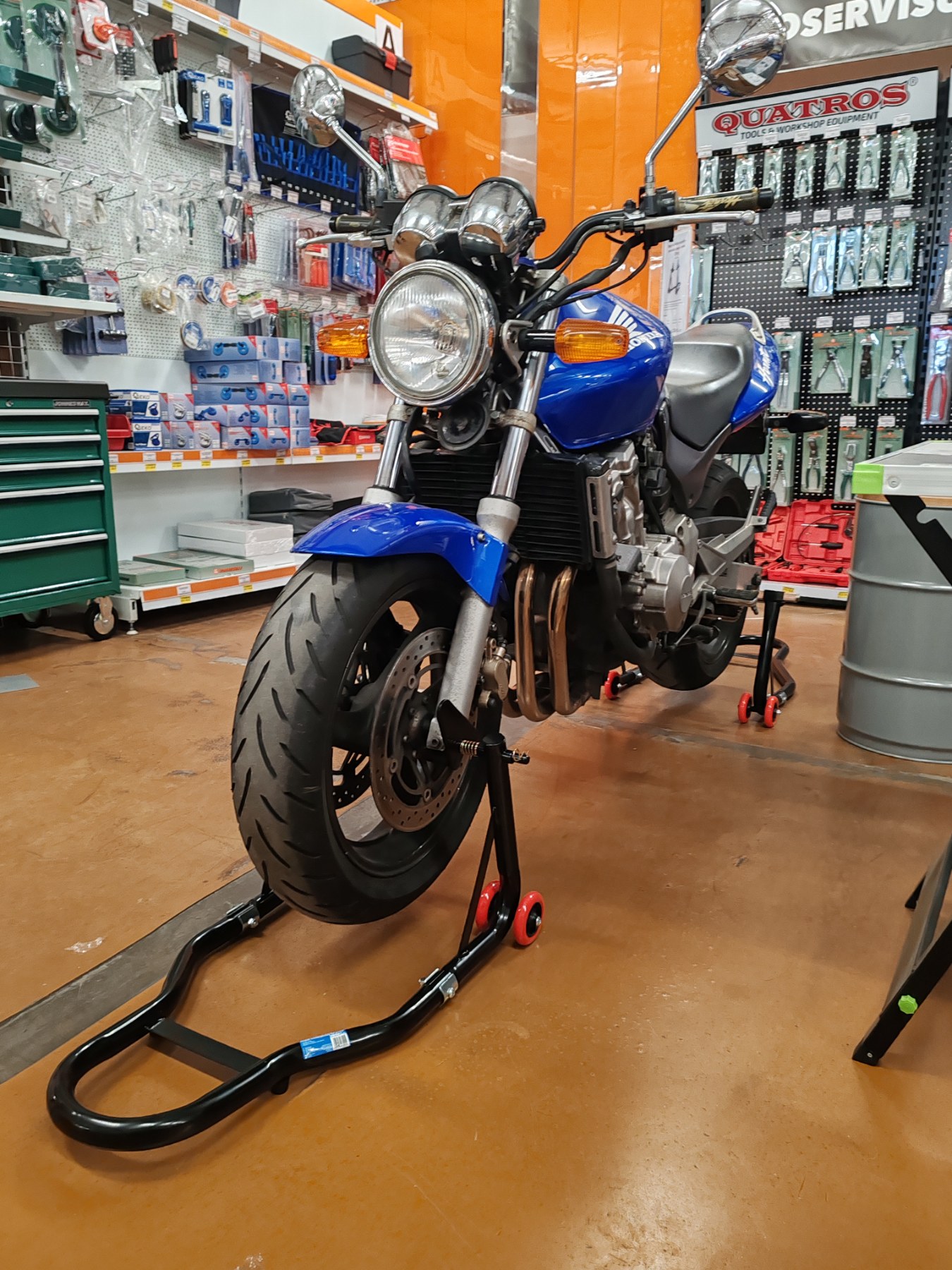 Stojan na silniční motocykly - motostojan, přední, nosnost 270 kg