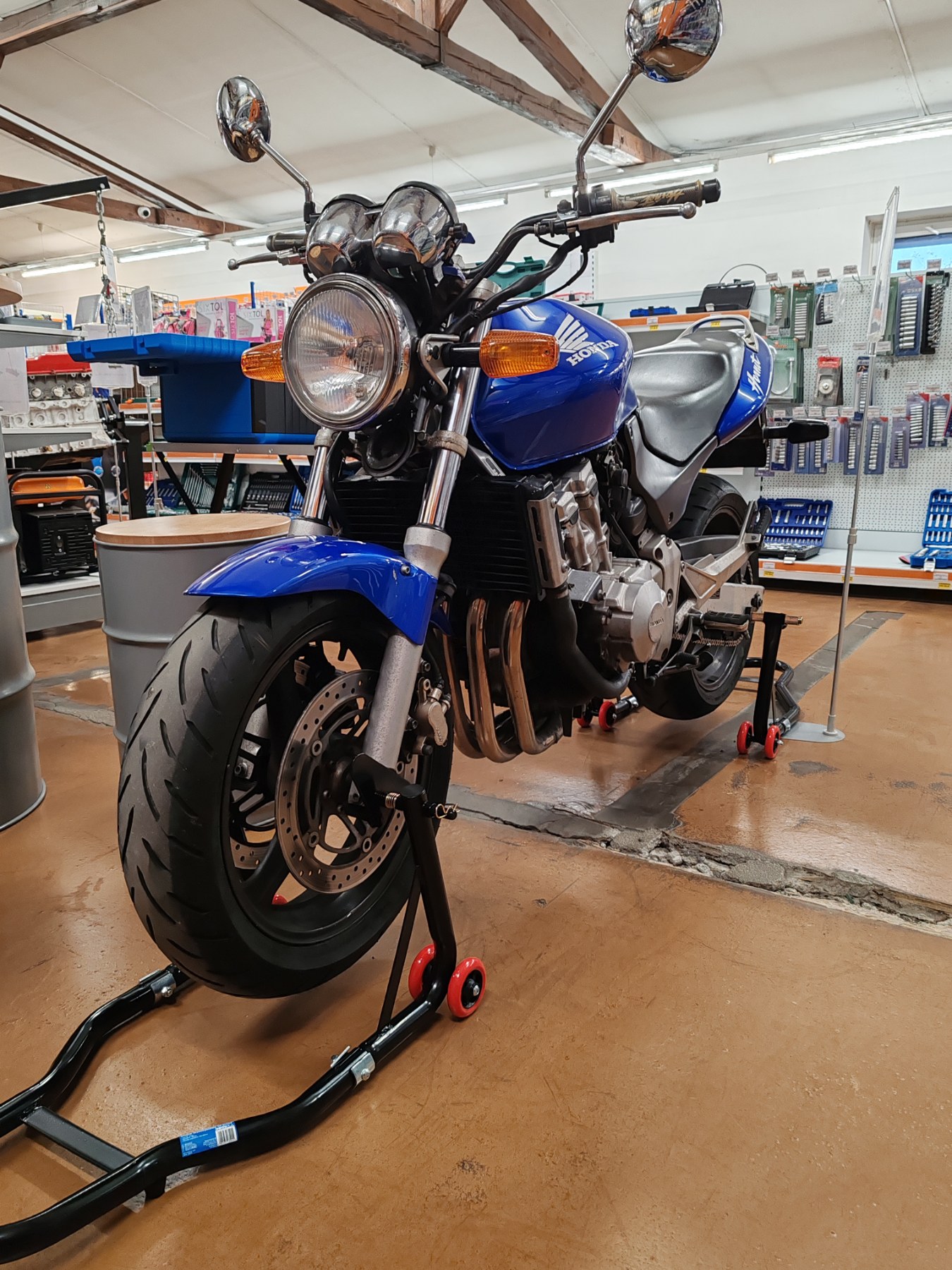 GEKO Stojan na silniční motocykly - motostojan, přední, nosnost 270 kg (obrázek 8)
