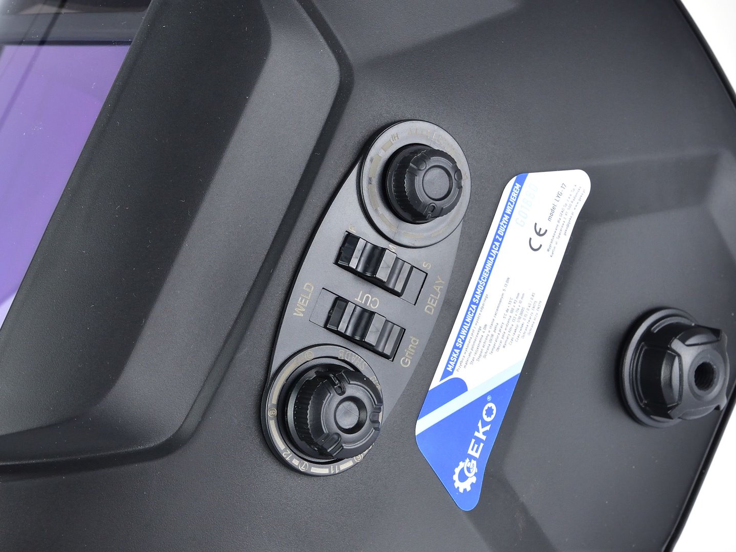 Svářečská přilba s automatickým zatmíváním a velkým hledím