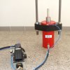 Pneumaticko-hydraulický lis na svislé čepy nákladních vozidel, 80 t, přenosný