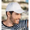 6P kšiltovka sendvič unisex bílá na modelu