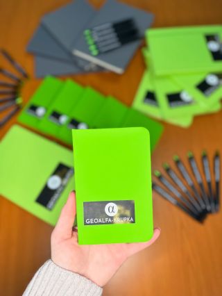 Zakázka hotová ✔️ Pro firmu Geoalfa Krupka jsme realizovali potištěné bloky, diáře a propisky s jednotným firemním...