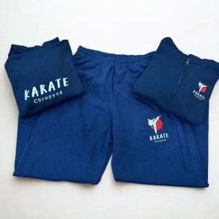 🔥 Další týmová zakázka dokončena! Tentokrát jsme realizovali strojní výšivku pro sportovní tým Karate Chropyně 🥋 Na míru...