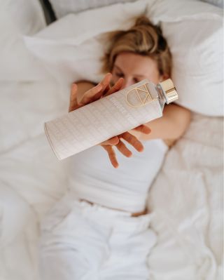 Máme pro tebe malé poselství... 🤫 💚 Letos si vyber sebe! Ne skrze velká a často nesplnitelná předsevzetí, ale skrze malé...