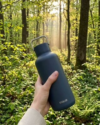 Krásný Den Země! 🌎 Zapomeň na nudné přednášky - udržitelnost není povinnost, je to životní styl! ✌️✨ Tím, že v ruce držíš...