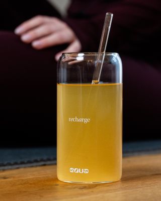 Znáš to – sedíš nad tím už hodinu a pořád nic? Někdy není problém v motivaci, ale v palivu. 🧠🔋 Hydratace je základ, ale...