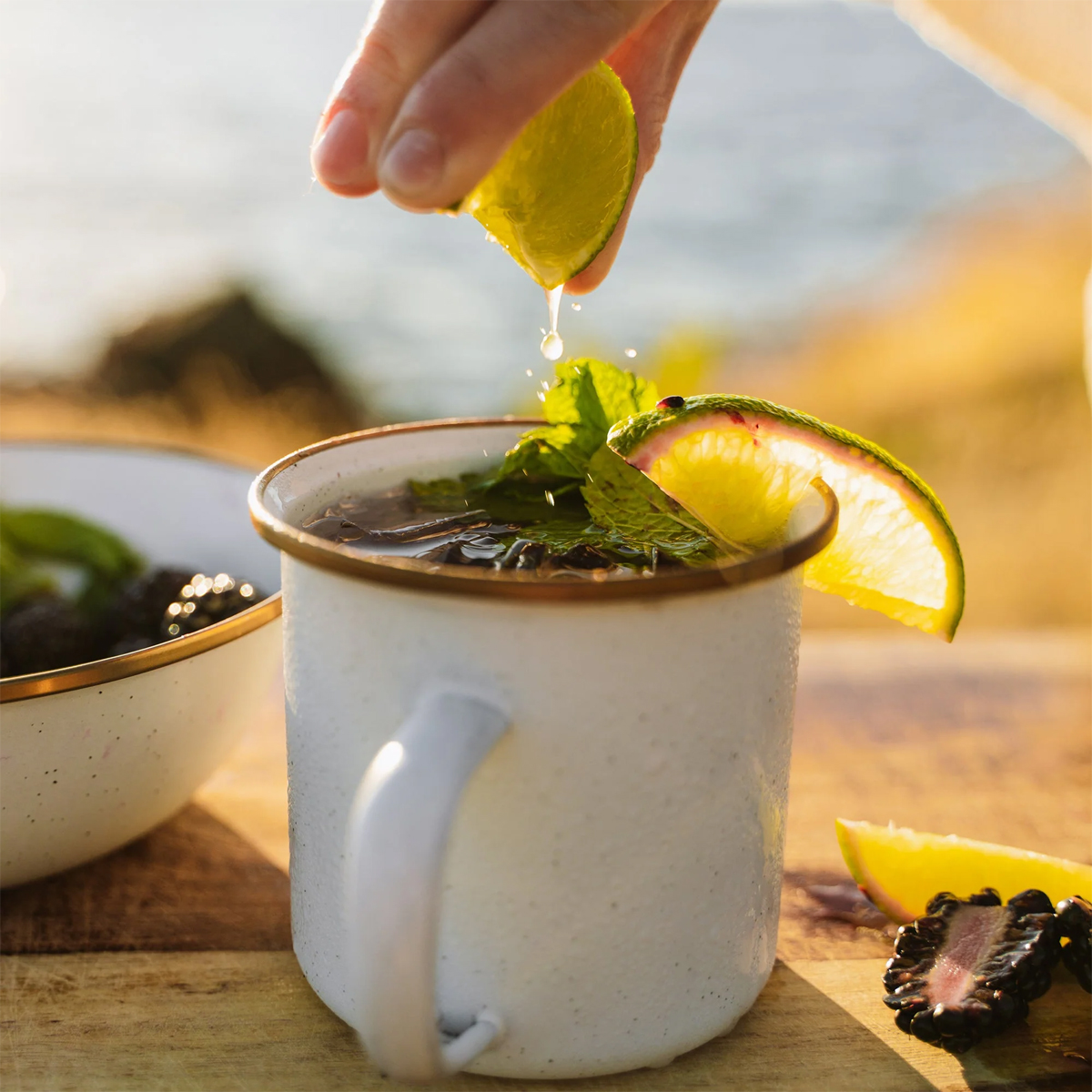 Barebones-hrncek-biely-473-web