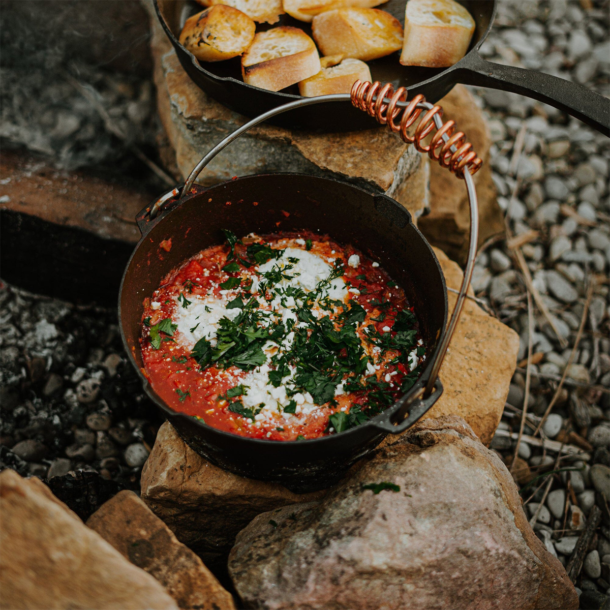 Barebones-liatinovy-hrniec-web