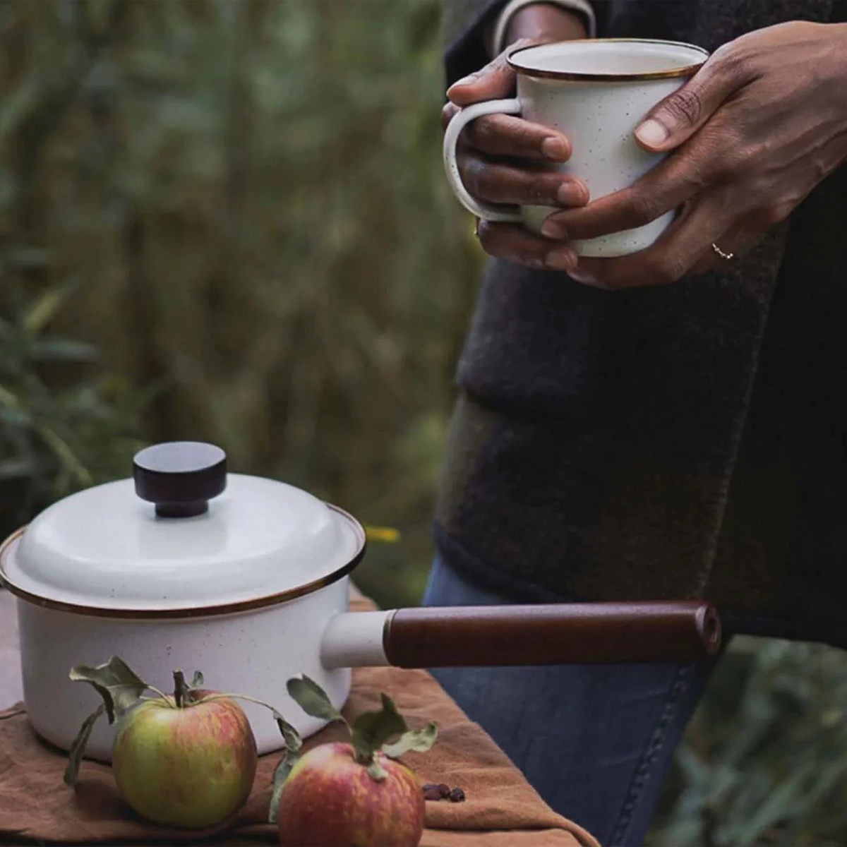 Barebones-rajnica-biela-web