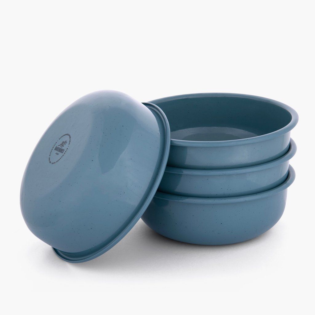 Barebones Rolled Enamelware smaltovaná miska 1 l sivomodrá pri používaní