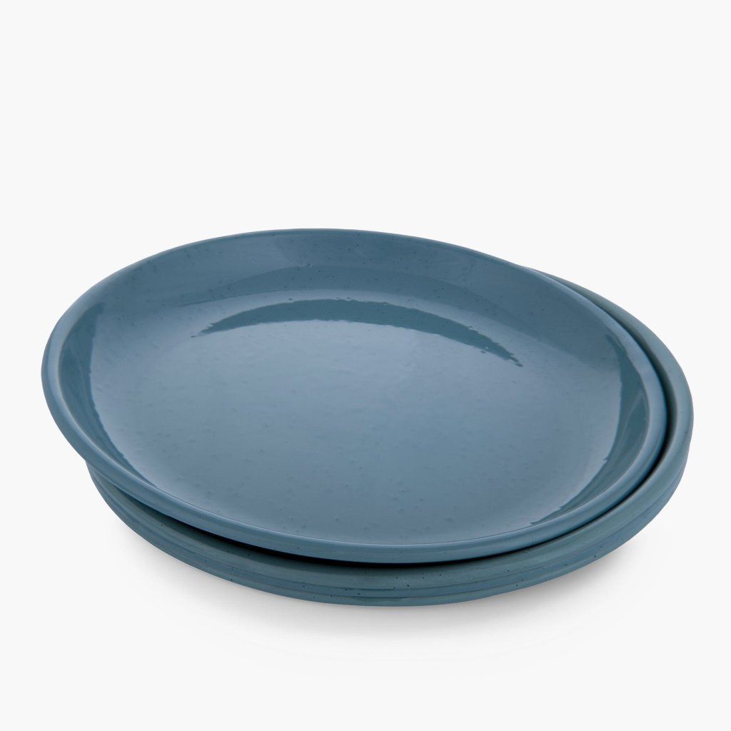 Barebones Rolled Enamelware smaltovaný tanier Ø 25,4 cm sivomodrá pri používaní