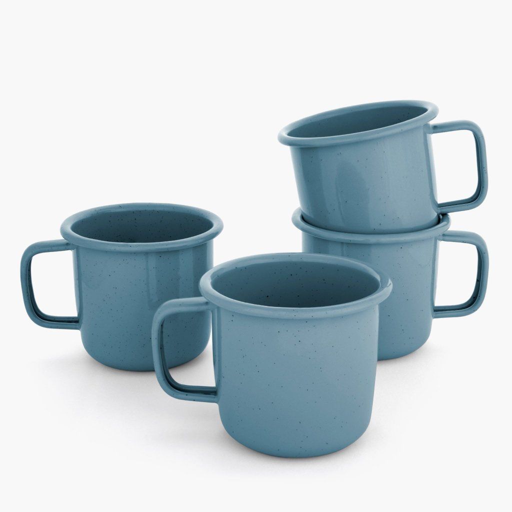 Barebones Rolled Enamelware smaltovaný hrnček 473 ml sivomodrá pri používaní