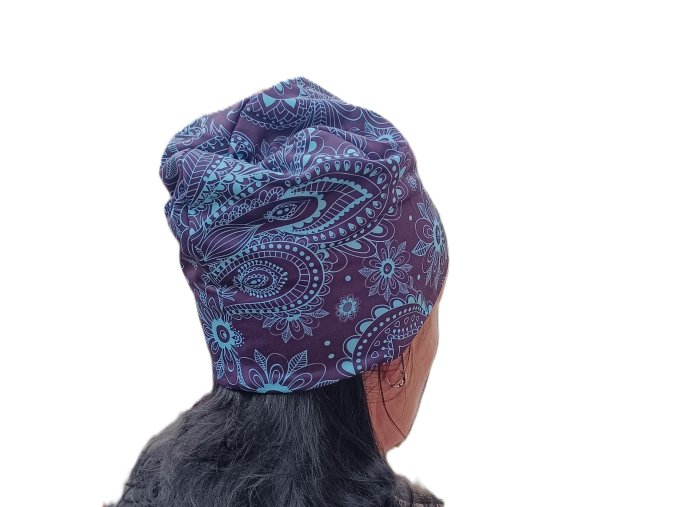 Čepice tyrkysové ornamenty na fialové