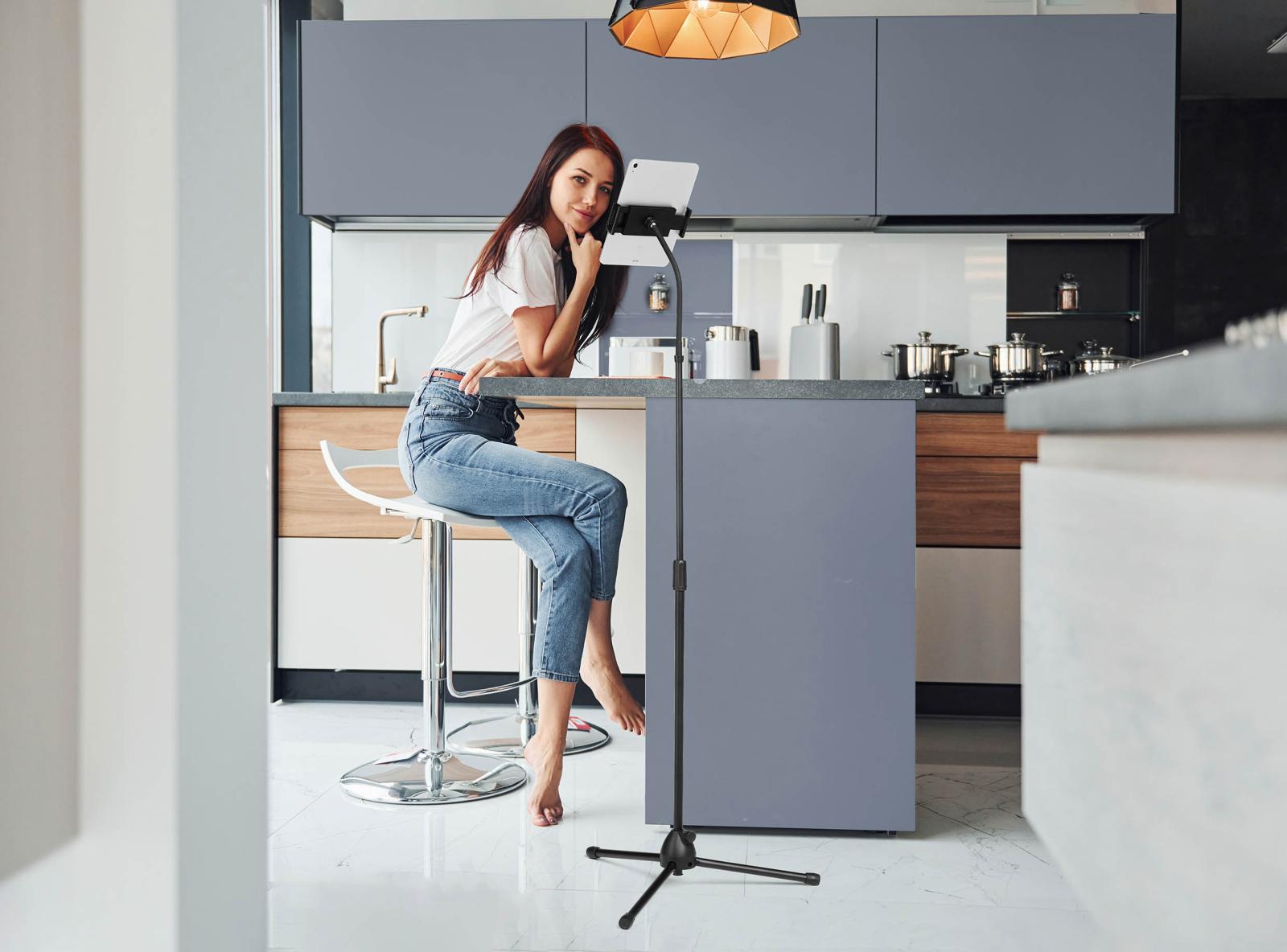 Durable Podlahový stojan na tablet TWIST FLOOR, čierny