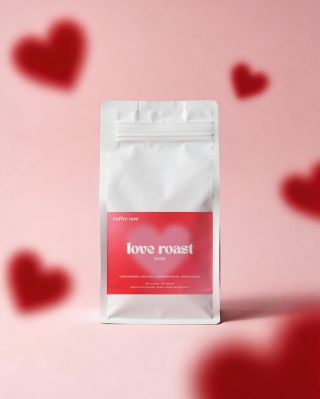 V naší pražírně věříme, že láska má mnoho podob. Tu kávovou jsme uzavřeli do každého zrnka. 💗 𝑳𝑶𝑽𝑬 𝑹𝑶𝑨𝑺𝑻 je harmonická...