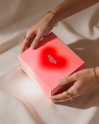 Novinka, která promění kávu v dárek. 🎁💗 Dárková krabička 𝗣𝗜𝗡𝗞 je připravená na jakoukoliv naši kávu (200 ɢ) – vyberete...