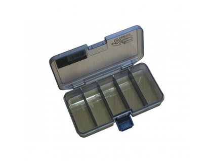 Značka versus dělá ty nejlepší krabičky a boxy pro uchování produktů a háčků pro přívlač. Krabičky a boxy značky Versus mají skvělé vlastnosti a proto jsou tak hojně využívány mezi všemi kdo loví přívlačí. Nejvíce produktů značky Versus naleznete na MojePrivlac.cz