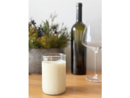 svíčka ve vinné lahvi