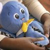 BABY EINSTEIN Hračka hudobná chobotnica Octoplush™ 3m+