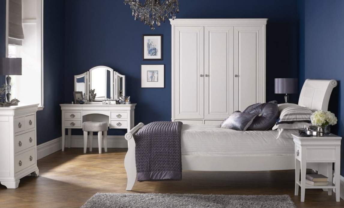 spalna-s-toaletnym-stolikom-mojnabytok