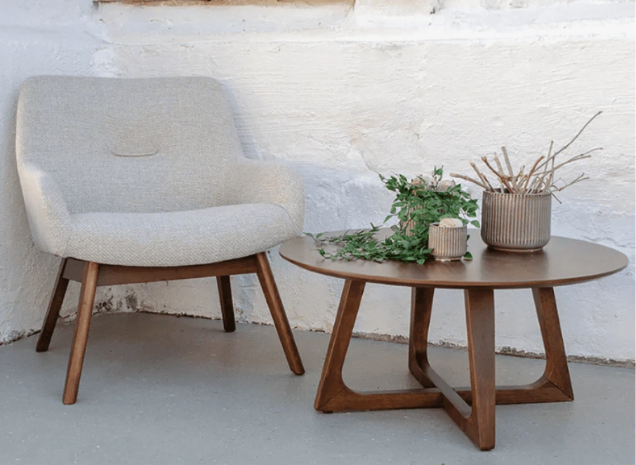 Obrázok, na ktorom je nábytok, izbová rastlina, konferenčný stolík, stolička

Obsah vygenerovaný pomocou AI môže byť nesprávny.