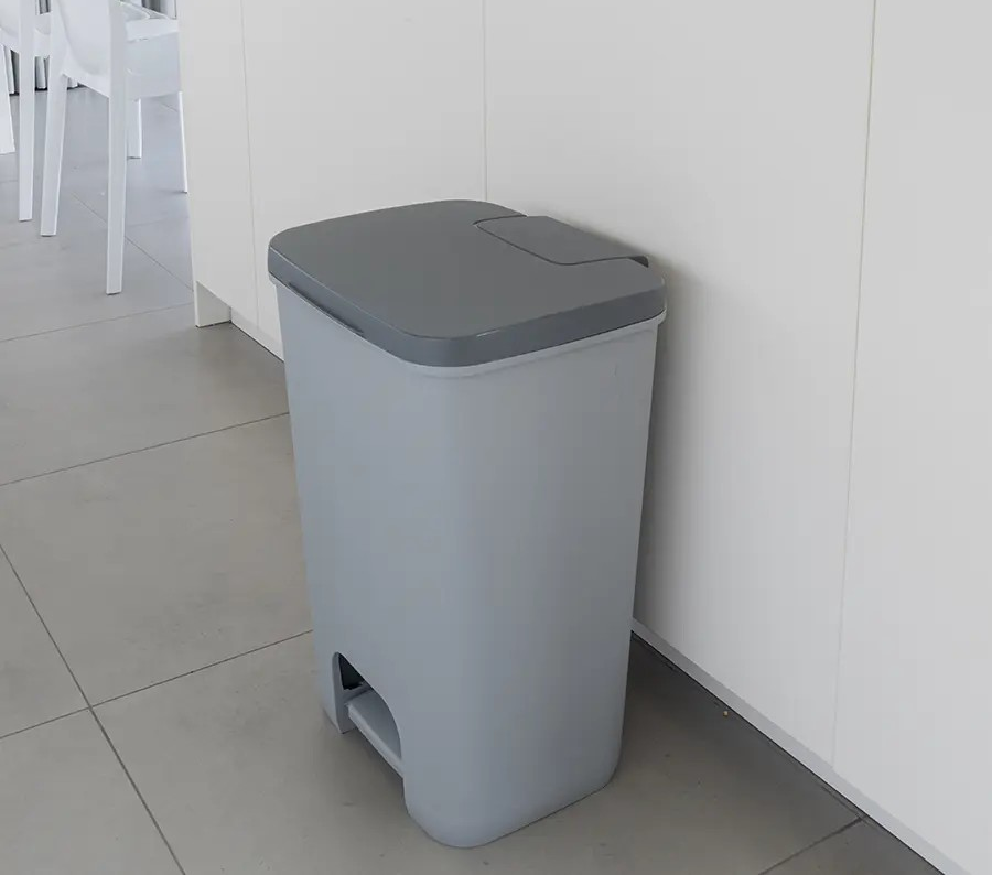 CURVER Odpadkový kôš ESSENTIALS 40L | sivá