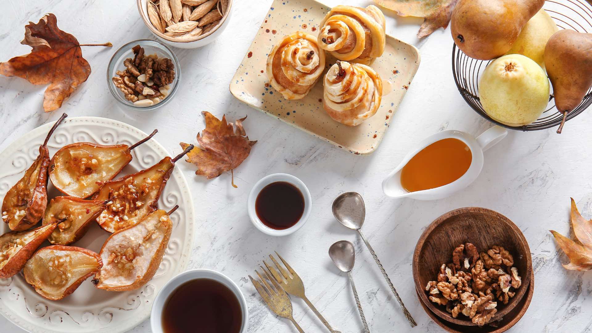 Karamelizované hrušky s kozím syrom a orechami
