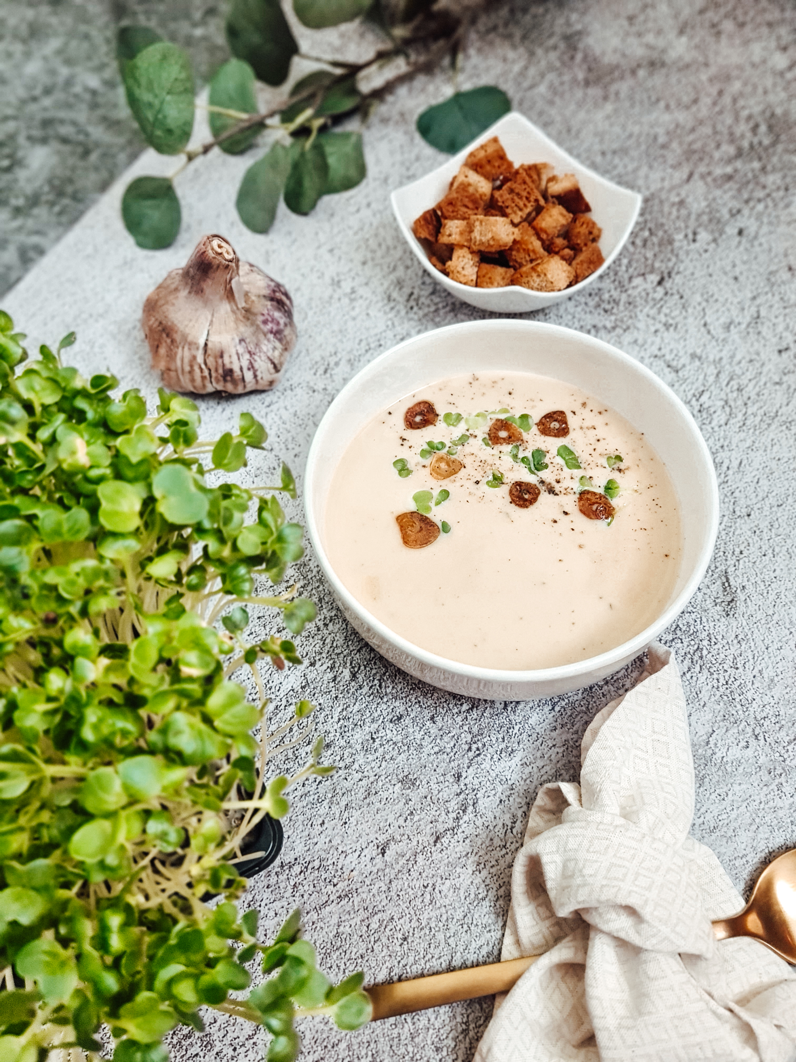 Krémová polievka z pečeného cesnaku