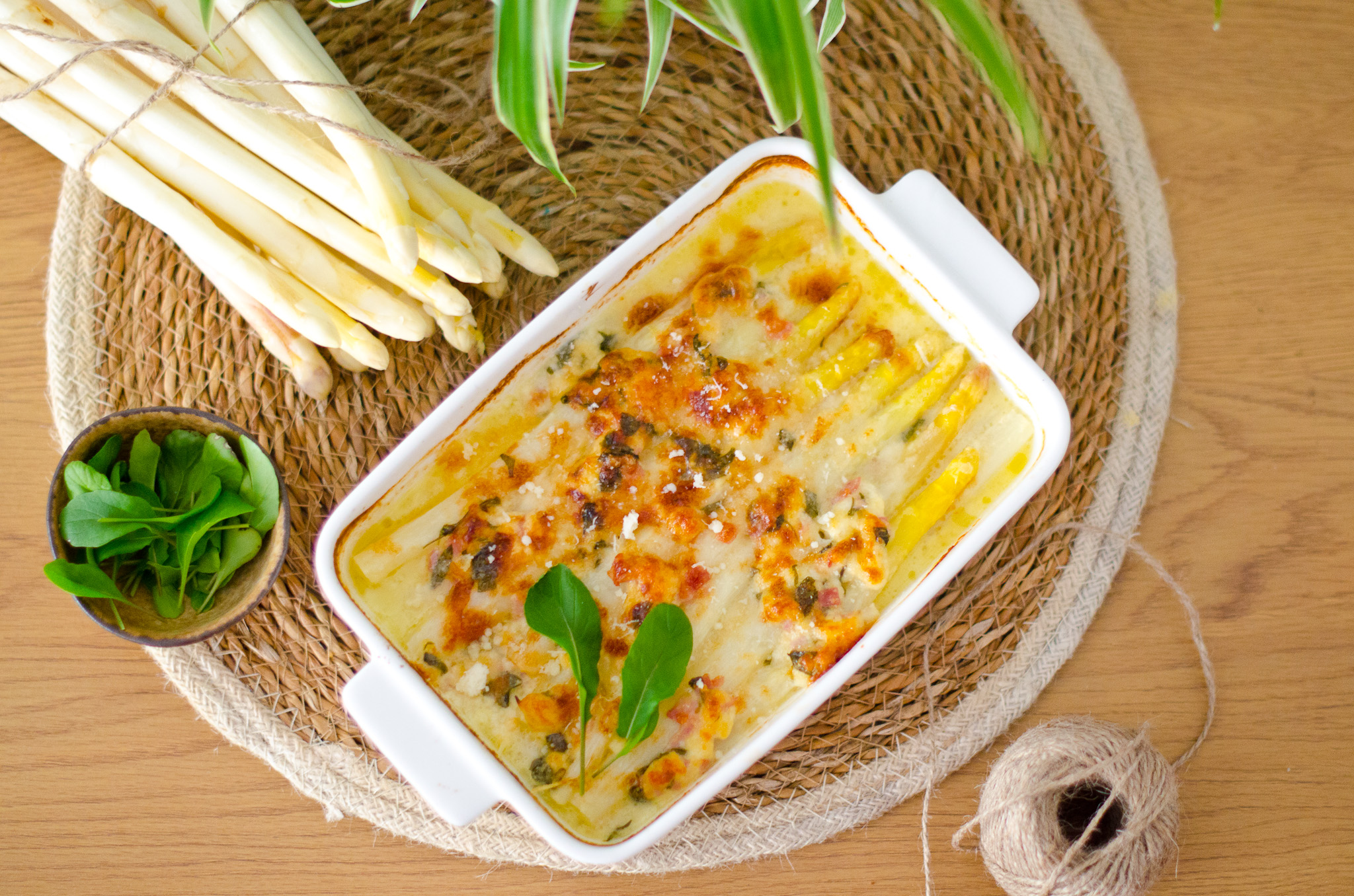 Zapekaná špargľa s bryndzou