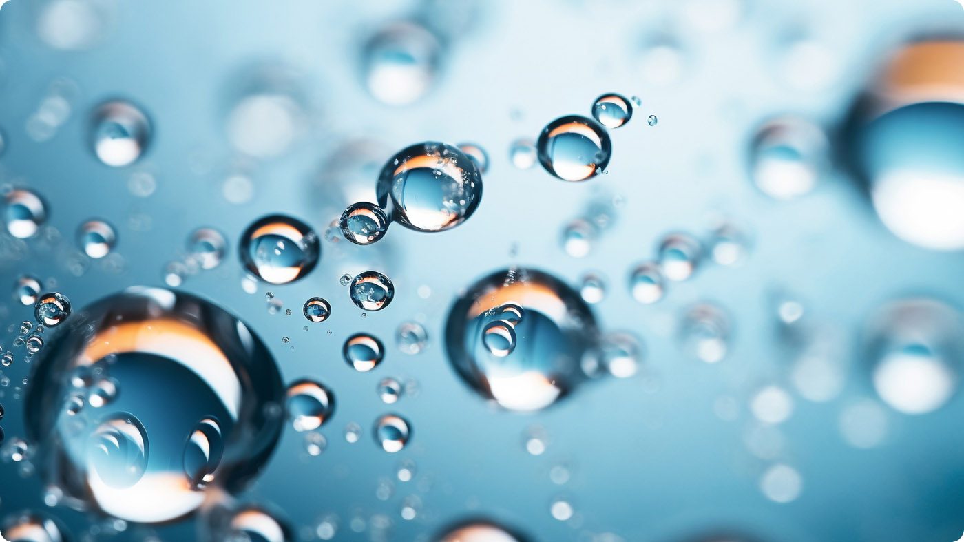 Visualization of molecular hydrogen actively neutralizing harmful free radicals, showcasing its potent antioxidant properties in combating oxidative stress.