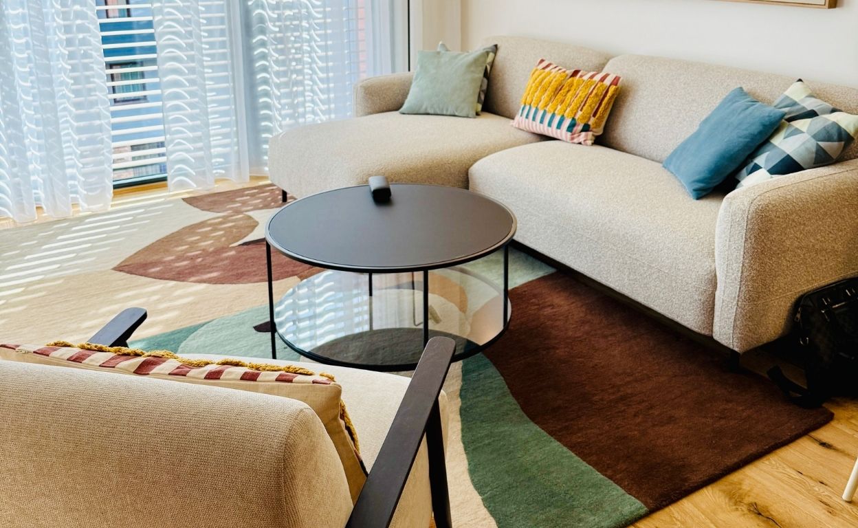 Bydlení v srdci Karlína – navštivte s námi domov s jižanským temperamentem