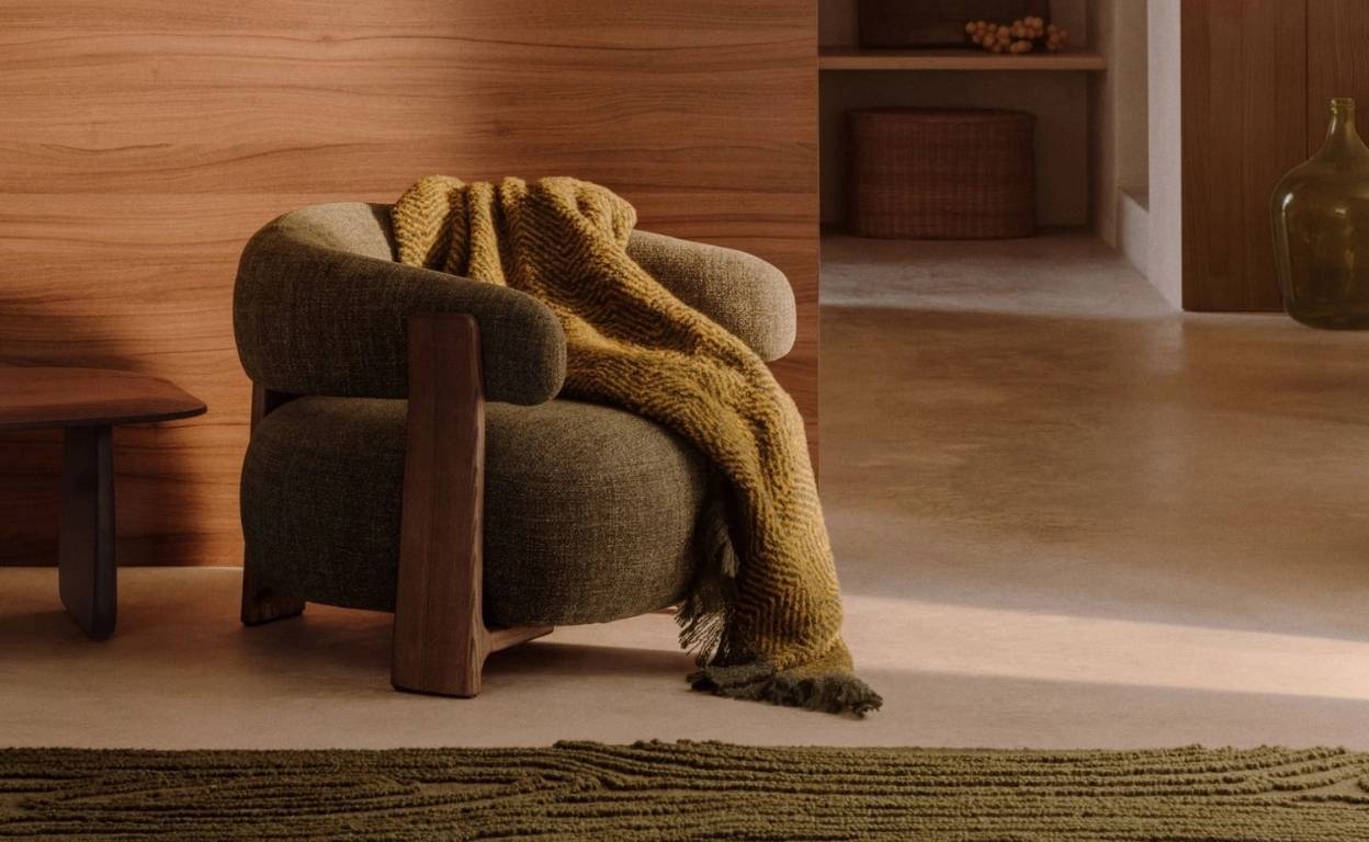 Trend podzimu 2025? Ořechové dřevo zahřeje i okouzlí