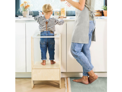 Dřevěná dětská stolička Kave Home Nuun